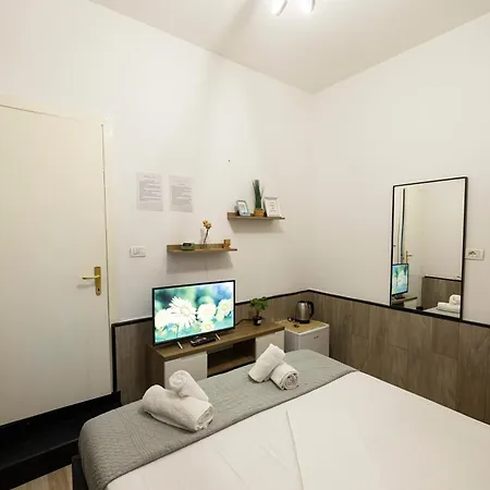 Tiny Cute Near The Center - 5 Min Walk * Tiran