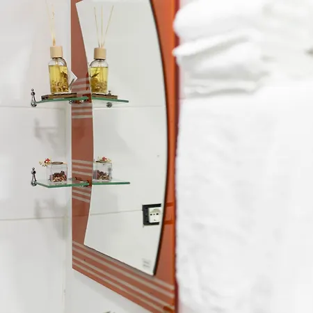 شقة Tiny Cute Near The Center - 5 Min Walk تيرانا